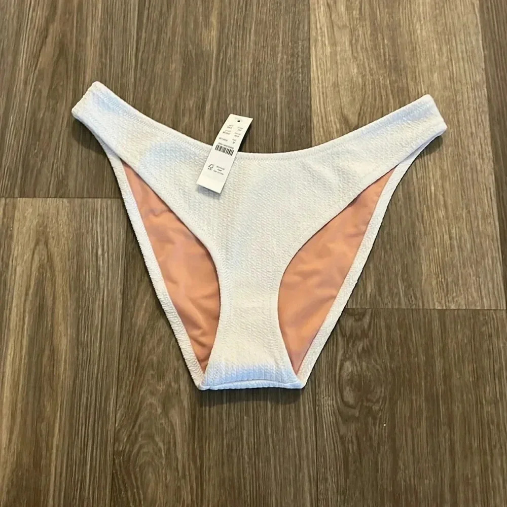 NWT Re-Imagined J. Crew White Bikini Bottom with Textured Design in Size Medium